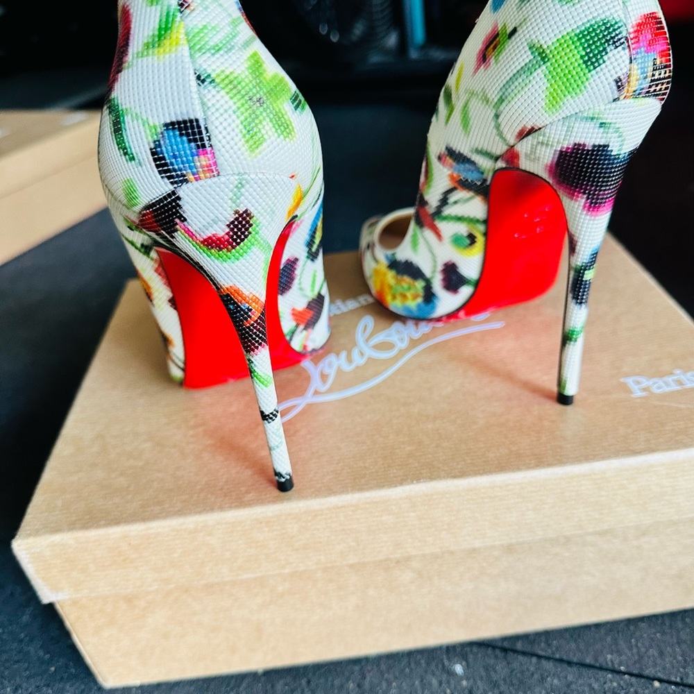Mosaic Christian Louboutin So Kate - Picture 3 of 4